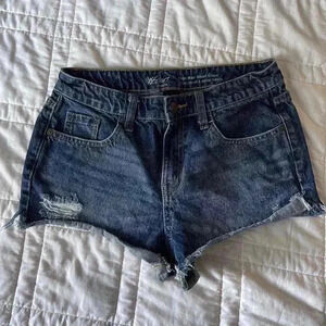 Distressed mossimo jean shorts size 6